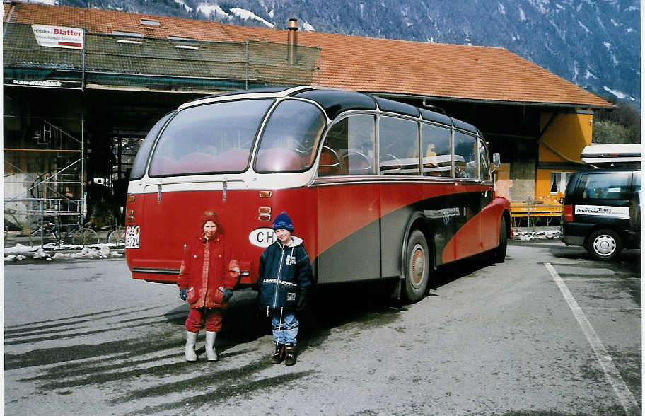 (030'001) - ASKA Aeschi - Nr. 9/BE 26'724 - Saurer/R&J am 6. M�rz 1999 in Interlaken, Garage AAGI