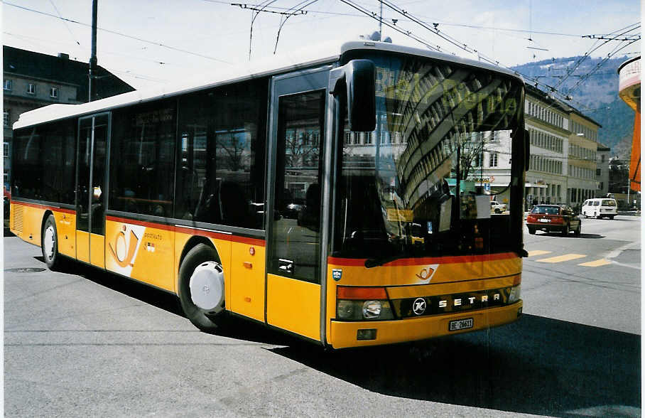 (030'026) - AVA Aarberg - Nr. 1/BE 26'611 - Setra am 13. M�rz 1999 beim Bahnhof Biel