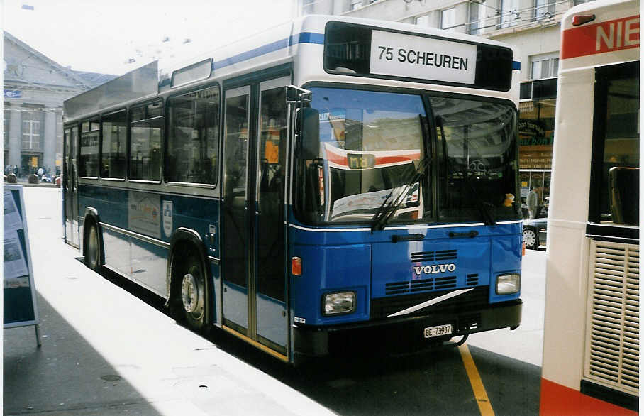 (030'106) - Binggeli, Studen - BE 73'987 - Volvo/Lauber (ex SBC Chur Nr. 16; ex Roth, Chur Nr. 29) am 13. M�rz 1999 beim Bahnhof Biel