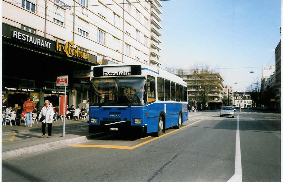 (030'110) - Binggeli, Studen - BE 73'987 - Volvo/Lauber (ex SBC Chur Nr. 16; ex Roth, Chur Nr. 29) am 13. M�rz 1999 beim Bahnhof Biel