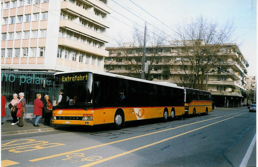 (030'112) - AVA Aarberg - Nr. 3/BE 26'613 - Setra am 13. M�rz 1999 beim Bahnhof Biel