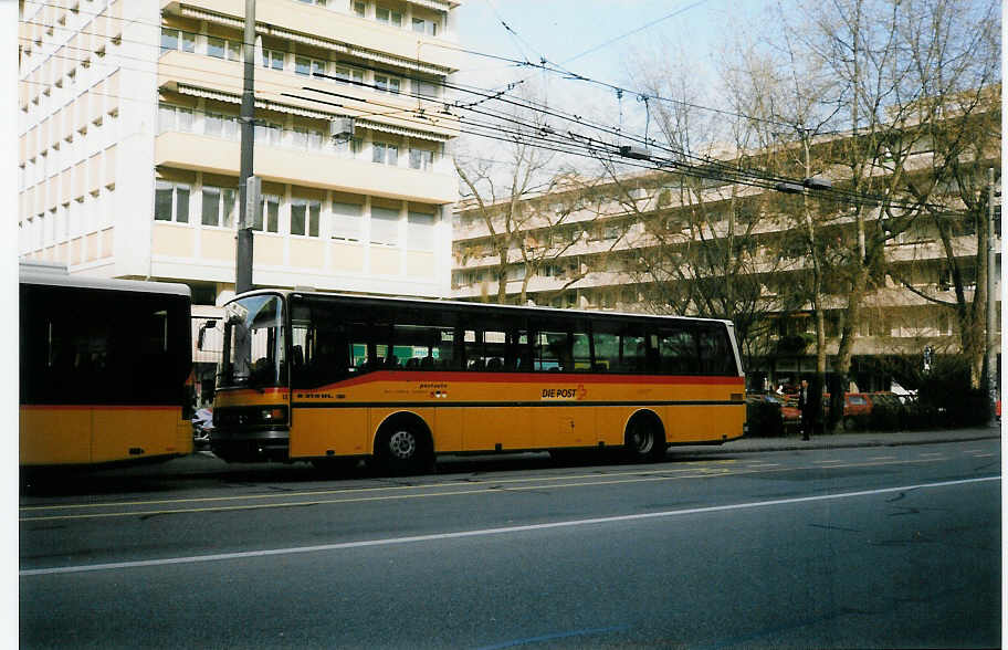 (030'114) - AVA Aarberg - Nr. 10/BE 112'610 - Setra am 13. M�rz 1999 beim Bahnhof Biel