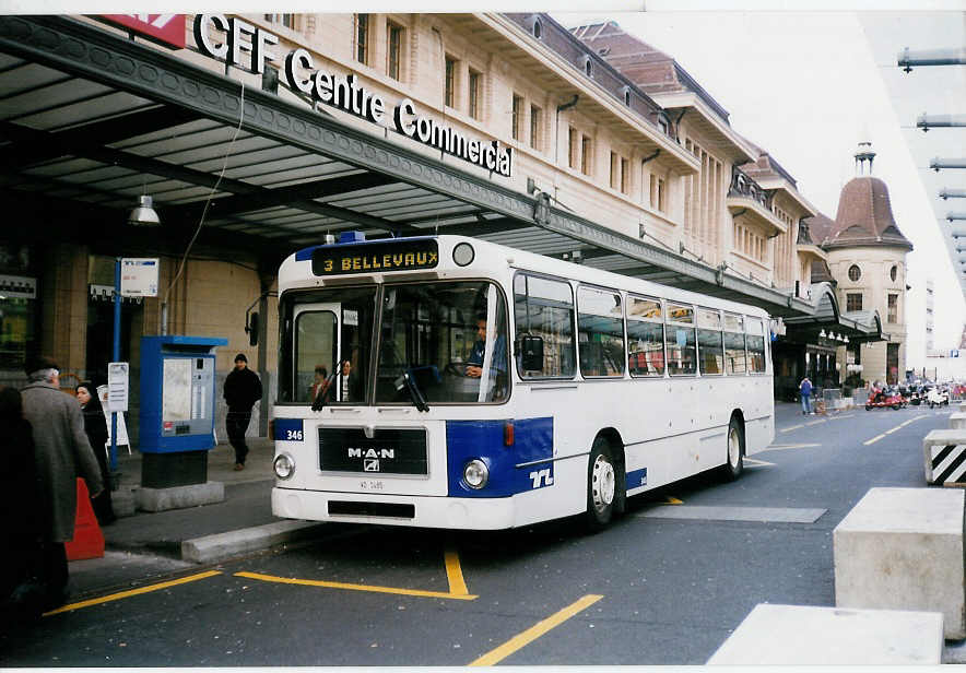 (030'308) - TL Lausanne - Nr. 346/VD 1485 - MAN am 21. M�rz 1999 beim Bahnhof Lausanne