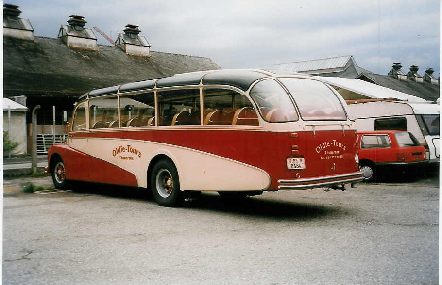(031'533) - Reusser, Thun - BE 8484 - Saurer/R&J (ex H�sler, Menziken) am 21. Mai 1999 in Thun, Garage