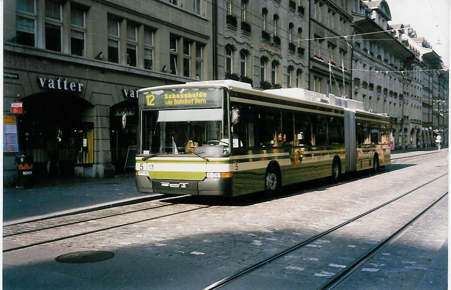 (031'826) - SVB Bern - Nr. 5 - NAW/Hess Gelenktrolleybus am 5. Juni 1999 in Bern, B�renplatz