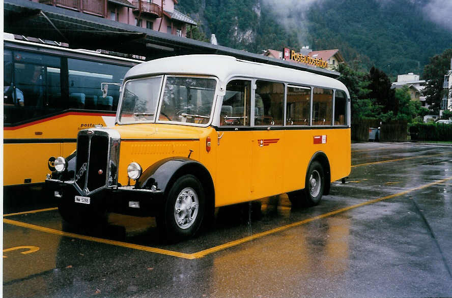 (031'902) - OPC Ennetb�rgen - Nr. 4/NW 5288 - FBW/Krapf (ex Schweizer Armee) am 6. Juni 1999 beim Bahnhof Meiringen