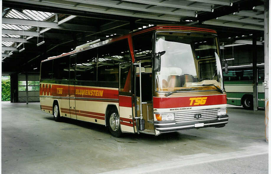 (032'202) - STI Thun - Nr. 39/BE 61'012 - Dr�gm�ller (ex TSG Blumenstein Nr. 9) am 21. Juni 1999 in Thun, Garage