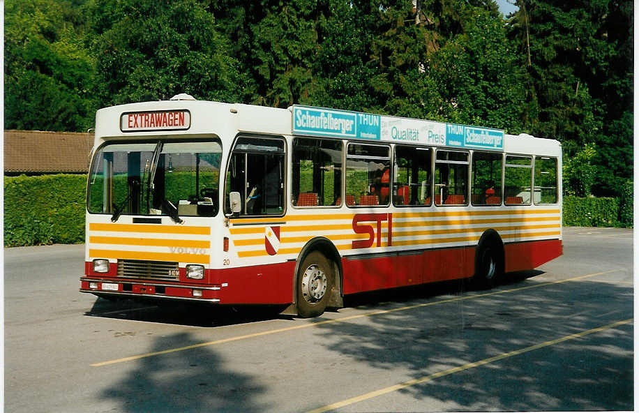 (032'208) - STI Thun - Nr. 20/BE 419'020 - Volvo/Lauber (ex SAT Thun Nr. 20) am 22. Juni 1999 bei der Schiffl�ndte Thun