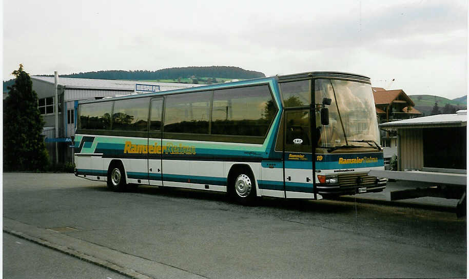 (032'234) - Ramseier, Grossh�chstetten - Nr. 19/BE 50'663 - Dr�gm�ller am 26. Juni 1999 in Grossh�chstetten, Garage