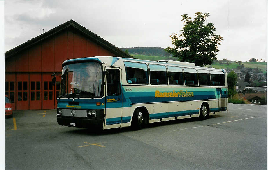 (032'301) - Ramseier, Grossh�chstetten - Nr. 14/BE 26'772 - Mercedes am 26. Juni 1999 beim Bahnhof Grossh�chstetten