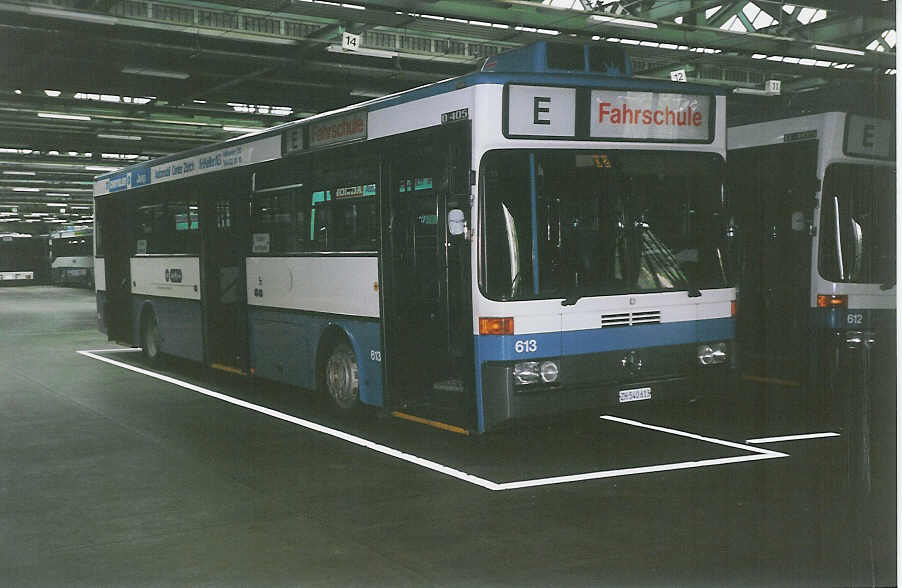 (032'606) - VBZ Z�rich - Nr. 613/ZH 540'613 - Mercedes am 26. Juni 1999 in Z�rich, Garage Hardau