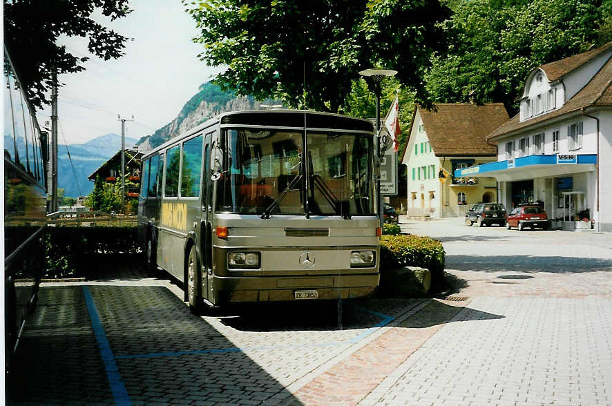 (032'924) - Moor, Oberhasli - ZH 70'852 - Mercedes/T�scher (ex VZO Gr�ningen Nr. 37) am 27. Juni 1999 in Fl�elen, Hotel Hirschen