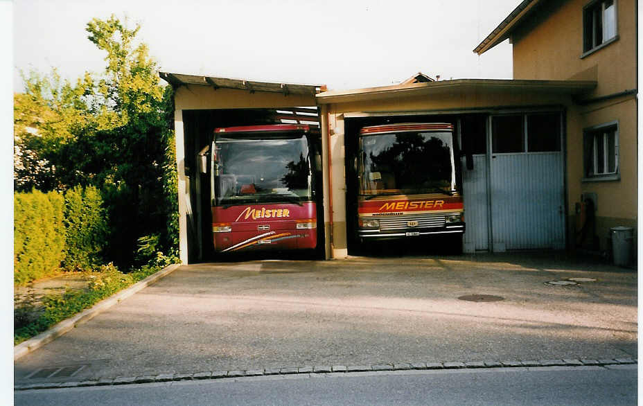 (033'026) - Meister, Thun - BE 78'669 - Van Hool + BE 13'661 - Dr�gm�ller am 30. Juni 1999 in Thun, Garage