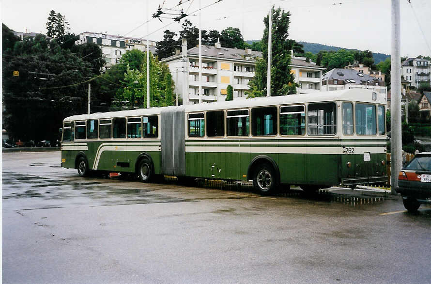 (033'213) - TN Neuch�tel - Nr. 262/NE 47'021 - FBW/SWS-Gangloff (ex SVB Bern Nr. 262) am 6. Juli 1999 in Neuch�tel, D�p�t
