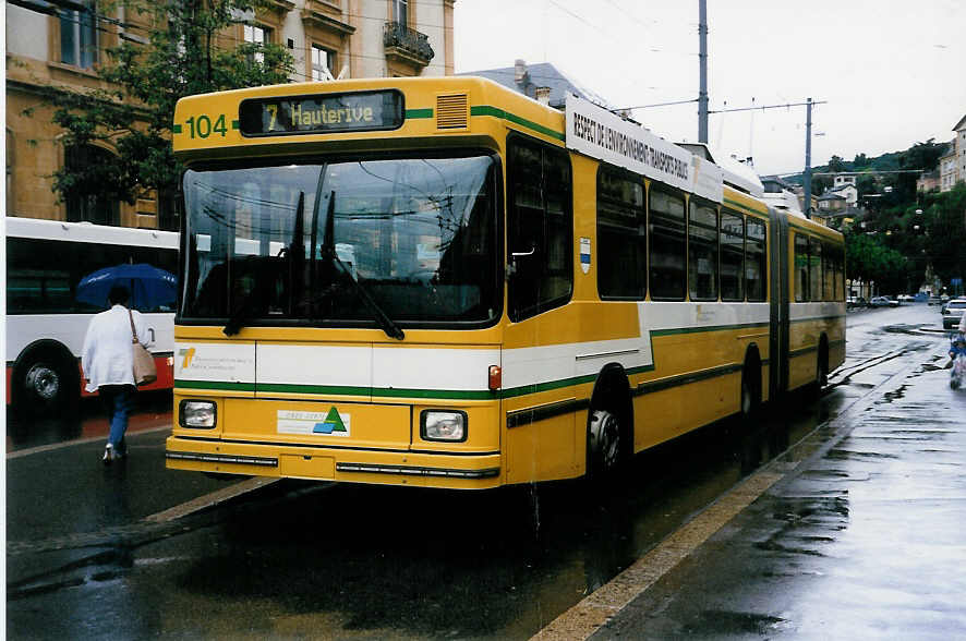 (033'222) - TN Neuch�tel - Nr. 104 - NAW/Hess Gelenktrolleybus am 6. Juli 1999 in Neuch�tel, Place Pury