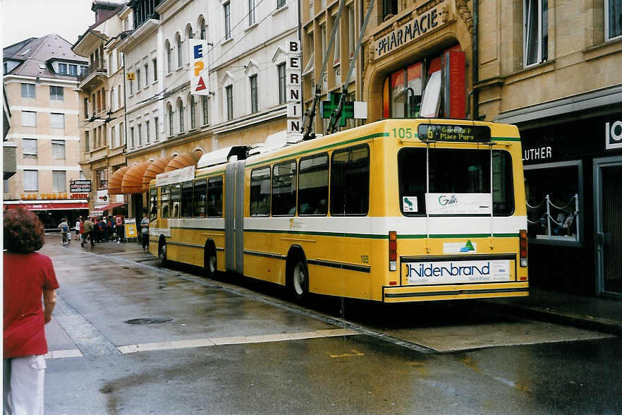(033'316) - TN Neuch�tel - Nr. 105 - NAW/Hess Gelenktrolleybus am 6. Juli 1999 in Neuch�tel, Place Pury