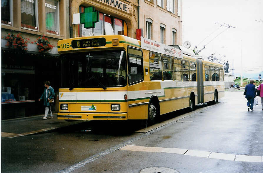 (033'321) - TN Neuch�tel - Nr. 105 - NAW/Hess Gelenktrolleybus am 6. Juli 1999 in Neuch�tel, Place Pury
