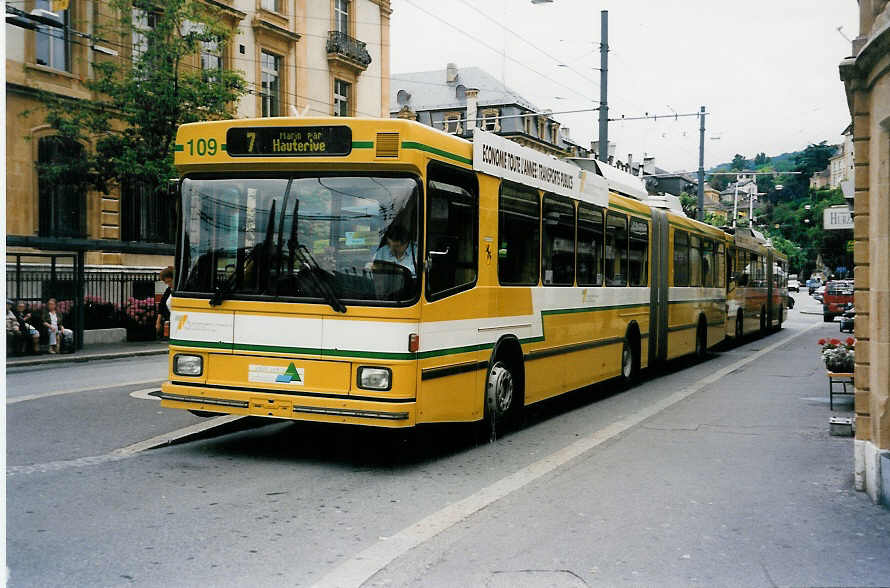 (034'001) - TN Neuch�tel - Nr. 109 - NAW/Hess Gelenktrolleybus am 10. Juli 1999 in Neuch�tel, Place Pury