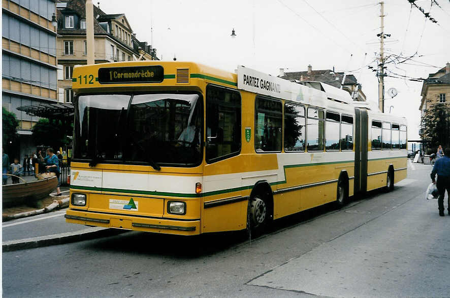 (034'002) - TN Neuch�tel - Nr. 112 - NAW/Hess Gelenktrolleybus am 10. Juli 1999 in Neuch�tel, Place Pury