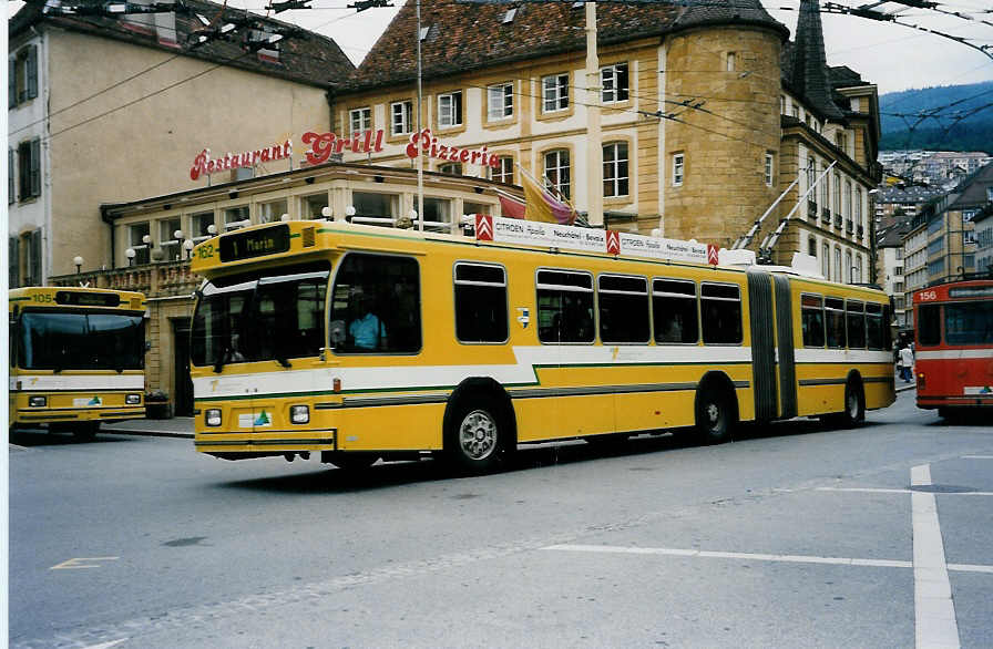 (034'013) - TN Neuch�tel - Nr. 162 - FBW/Hess Gelenktrolleybus am 10. Juli 1999 in Neuch�tel, Place Pury