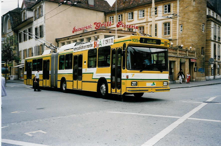 (034'014) - TN Neuch�tel - Nr. 105 - NAW/Hess Gelenktrolleybus am 10. Juli 1999 in Neuch�tel, Place Pury