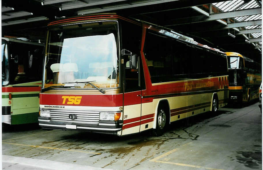 (034'824) - STI Thun - Nr. 39/BE 61'012 - Dr�gm�ller (ex TSG Blumenstein Nr. 9) am 21. Juli 1999 in Thun, Garage
