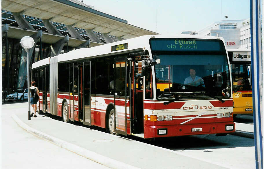 (034'829) - ARAG Ruswil - Nr. 16/LU 15'591 - Volvo/Berkhof am 26. Juli 1999 beim Bahnhof Luzern