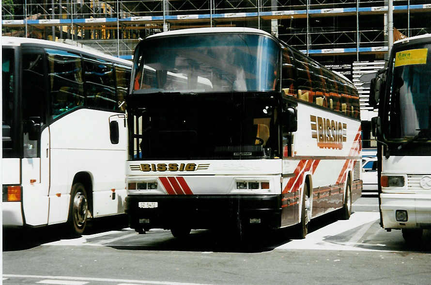 (034'831) - Bissig, Brunnen - Nr. 9/SZ 5472 - Neoplan am 26. Juli 1999 in Luzern, L�wenplatz