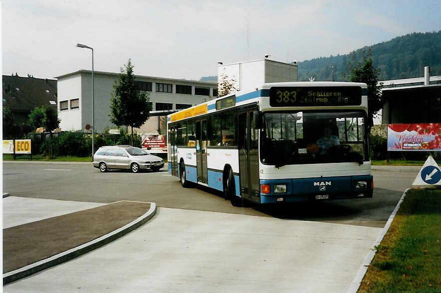 (035'019) - H�rzeler, Dietikon - Nr. 42/ZH 175'071 - MAN am 4. August 1999 in Spreitenbach, Shopping Center