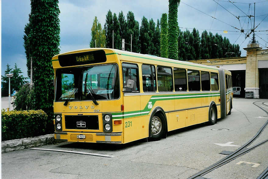 (035'215) - TN Neuch�tel - Nr. 231/NE 84'231 - Volvo/Van Hool am 8. August 1999 in Neuch�tel, D�p�t