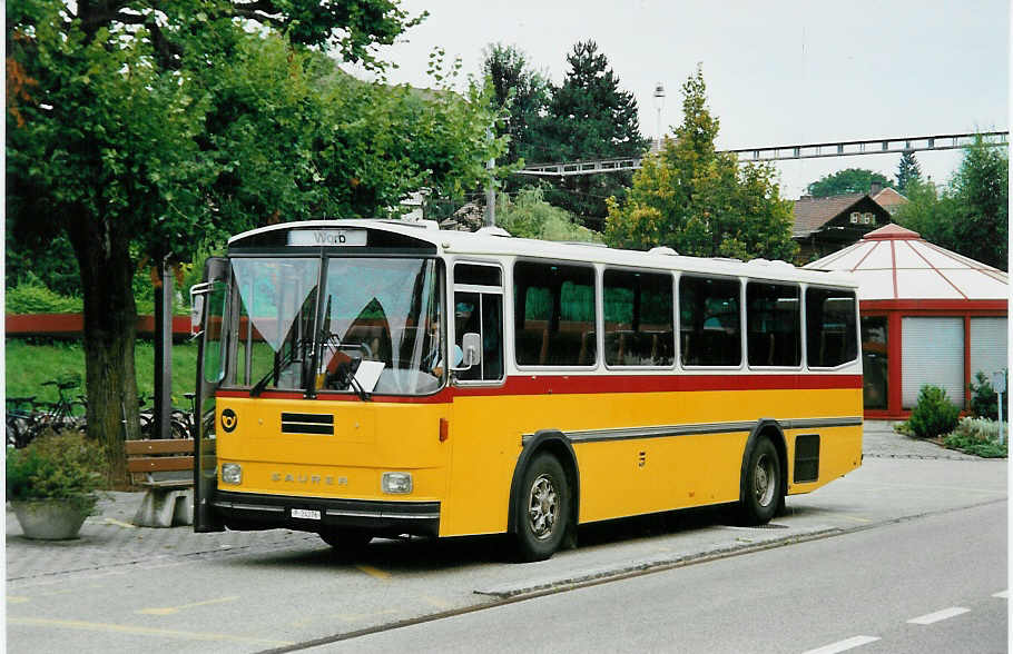 (035'233) - PTT-Regie - P 24'276 - Saurer/T�scher am 14. August 1999 beim Bahnhof Grossh�chstetten
