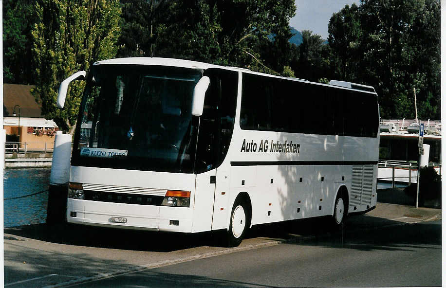 (036'636) - AAGI Interlaken - Nr. 18/BE 70'064 - Setra am 30. August 1999 bei der Schiffl�ndte Thun