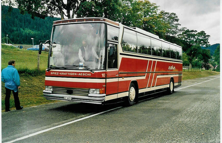 (037'108) - ASKA Aeschi - Nr. 10/BE 26'721 - Dr�gm�ller am 20. September 1999 in Les Brenets, Carparkplatz NLB