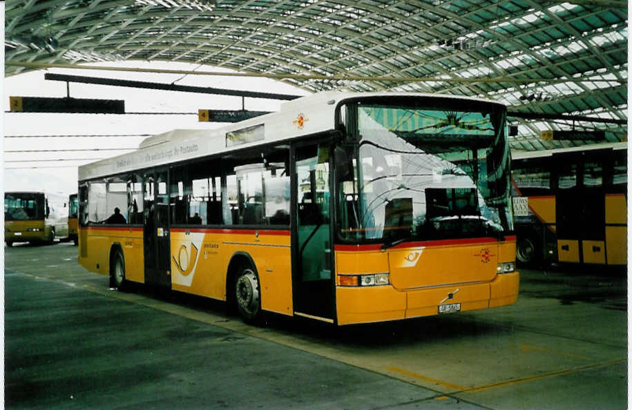 (038'601) - D�nser Trimmis - GR 5865 - Volvo/Hess am 1. Januar 2000 in Chur, Postautostation