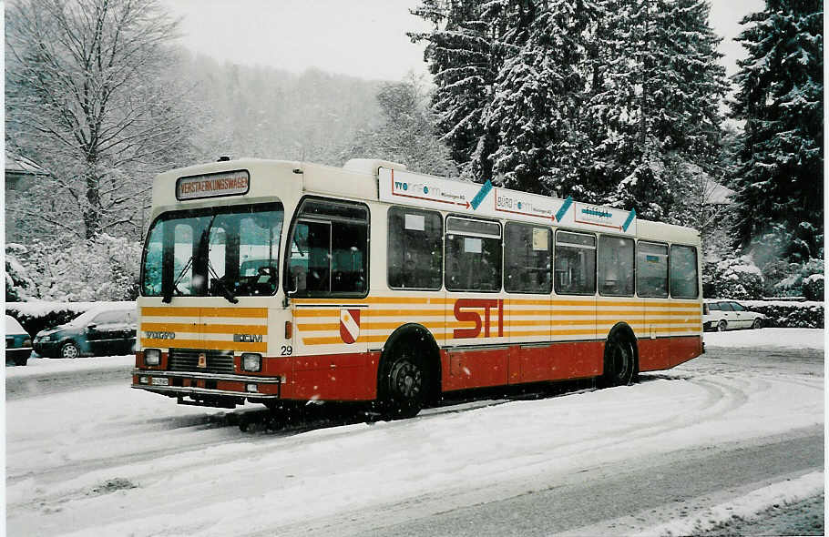 (038'827) - STI Thun - Nr. 29/BE 419'029 - Volvo/R&J (ex SAT Thun Nr. 29) am 24. Januar 2000 bei der Schiffl�ndte Thun