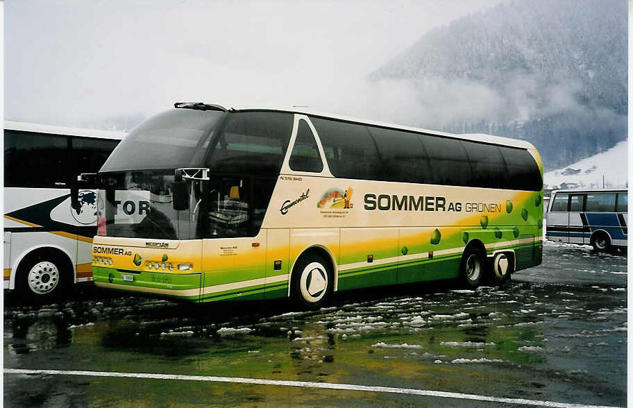(038'933) - Sommer, Gr�nen - BE 26'858 - Neoplan am 19. Februar 2000 in Frutigen, Flugplatz