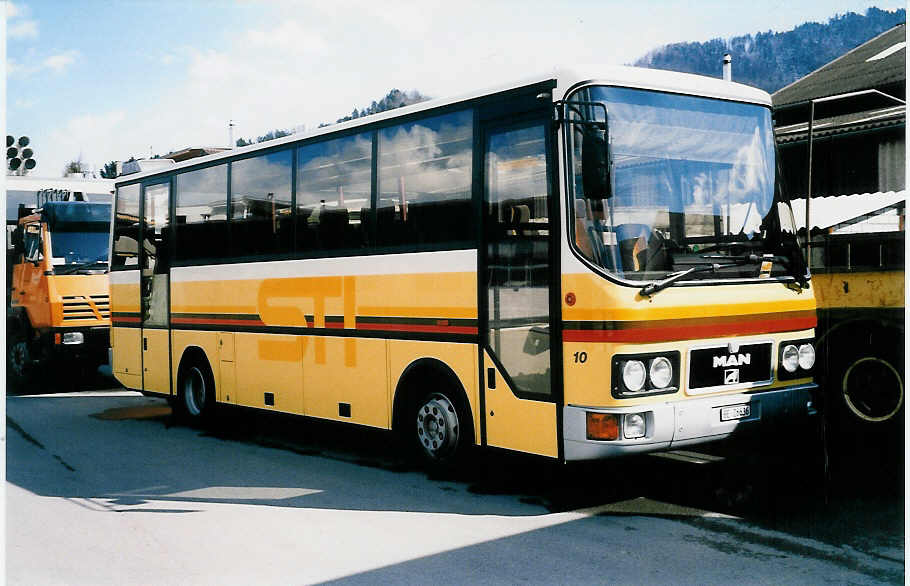 (039'423) - STI Thun - Nr. 10/BE 26'636 - MAN/G�ppel (ex TSG Blumenstein Nr. 10) am 2. M�rz 2000 in Thun, Garage