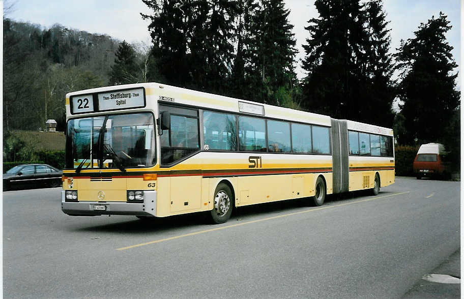 (039'602) - Sti Thun - Nr. 63/BE 433'663 - Mercedes am 11. M�rz 2000 bei der Schiffl�ndte Thun