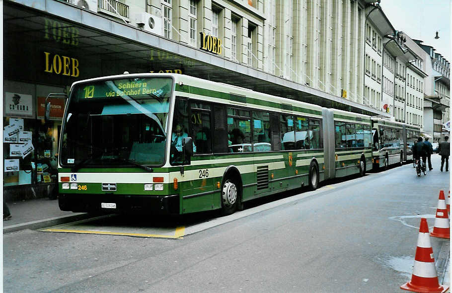 (039'611) - SVB Bern - Nr. 246/BE 518'246 - Van Hool am 14. M�rz 2000 beim Bahnhof Bern