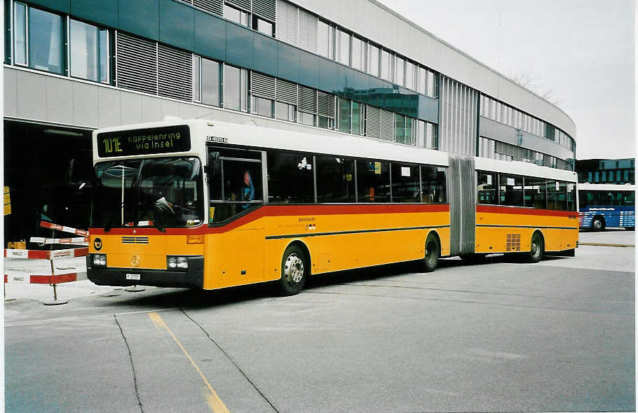 (039'710) - PTT-Regie - P 27'707 - Mercedes am 14. M�rz 2000 in Bern, Postautostation