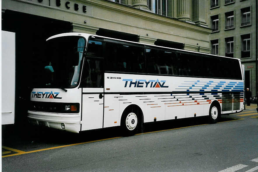 (039'723) - Theytaz, Sion - VS 11'007 - Setra am 14. M�rz 2000 in Bern, Bundesplatz