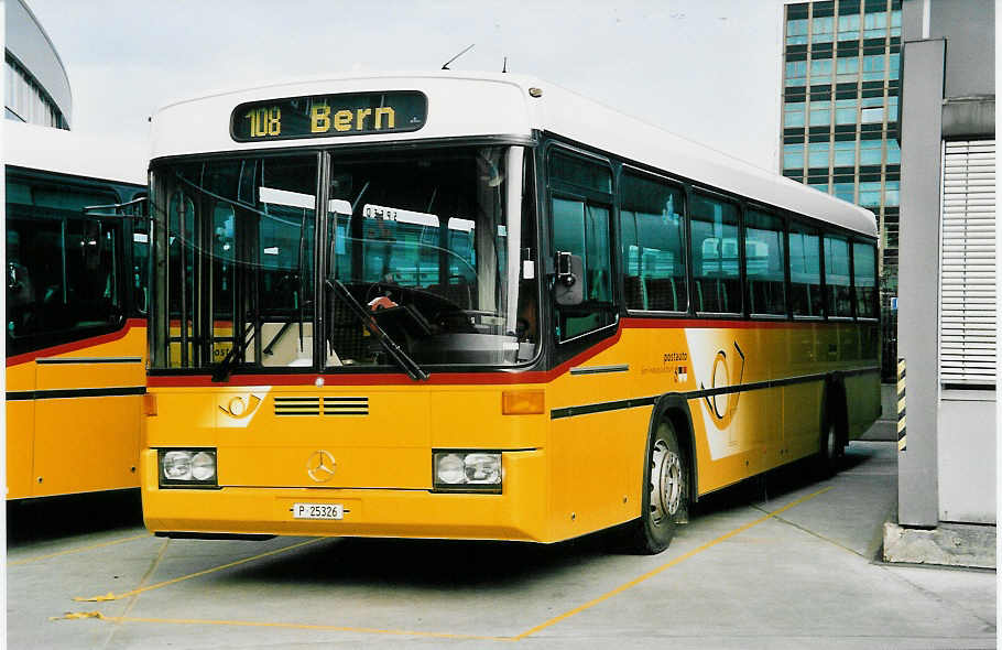 (039'732) - PTT-Regie - P 25'326 - Mercedes/R&J am 14. M�rz 2000 in Bern, Postautostation