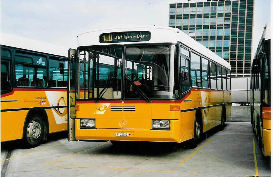 (039'733) - PTT-Regie - P 25'305 - Mercedes/R&J am 14. M�rz 2000 in Bern, Postautostation