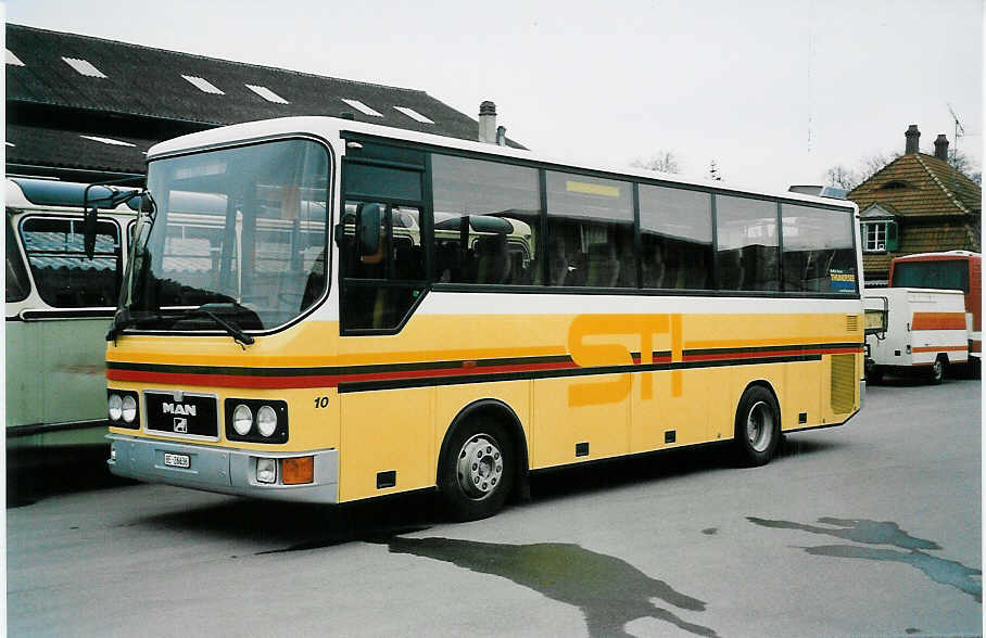 (039'824) - STI Thun - Nr. 10/BE 26'636 - MAN/G�ppel (ex TSG Blumenstein Nr. 10) am 16. M�rz 2000 in Thun, Garage