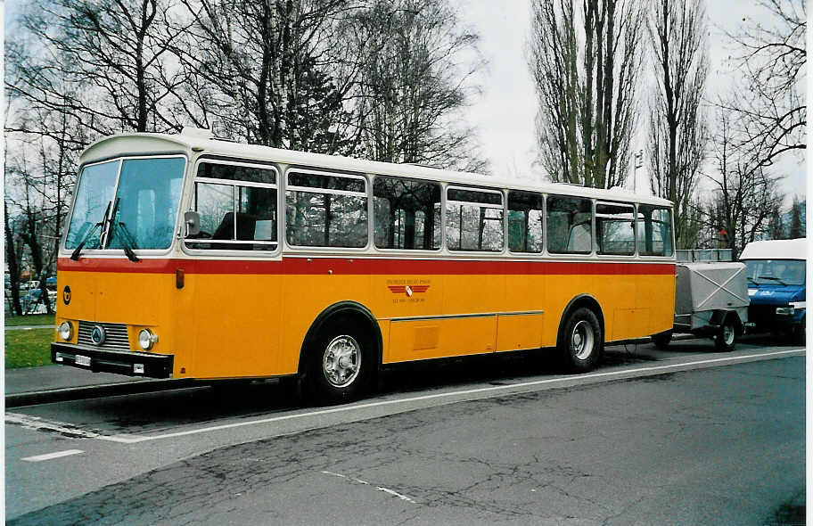 (039'826) - Gast, Gwatt - Nr. 27/BE 518'148 - Saurer/T�scher (ex AVG Grindelwald Nr. 28+27+19; ex Lienert, Einsiedeln) am 17. M�rz 2000 in Thun, Lachen