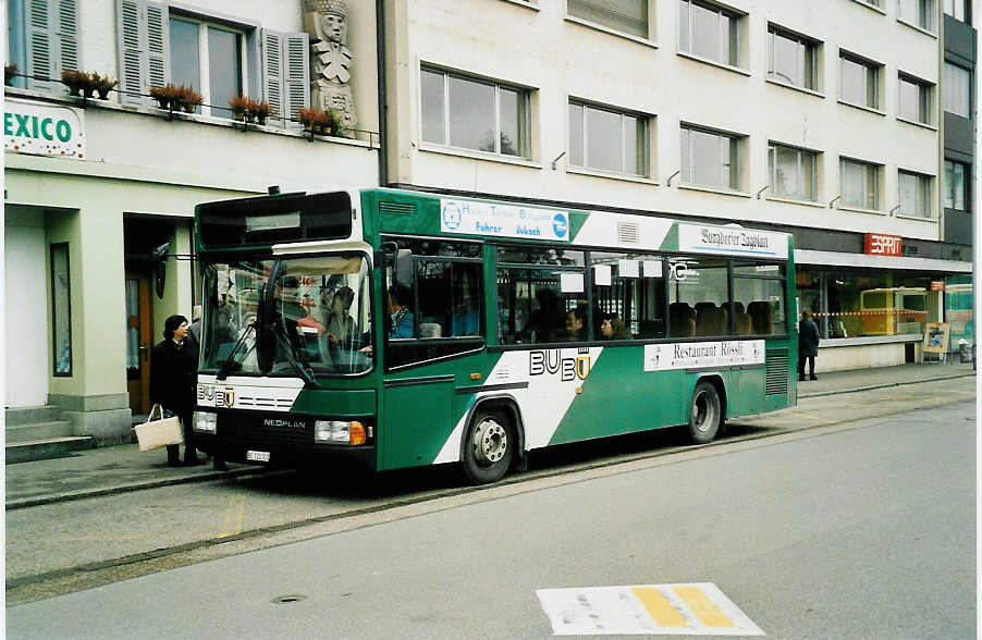 (039'921) - BUBU Burgdorf - BE 122'012 - Neoplan (ex D�hler, Burgdorf Nr. 63) am 18. M�rz 2000 beim Bahnhof Burgdorf