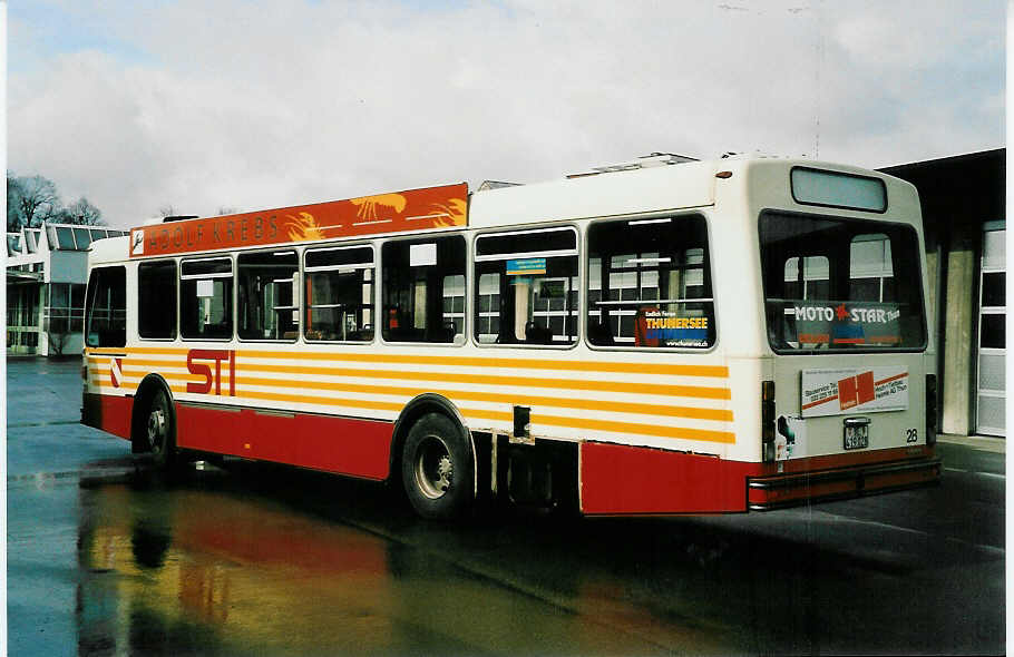 (039'932) - STI Thun - Nr. 28/BE 419'028 - Volvo/R&J (ex SAT Thun Nr. 28) am 27. M�rz 2000 in Thun, Garage