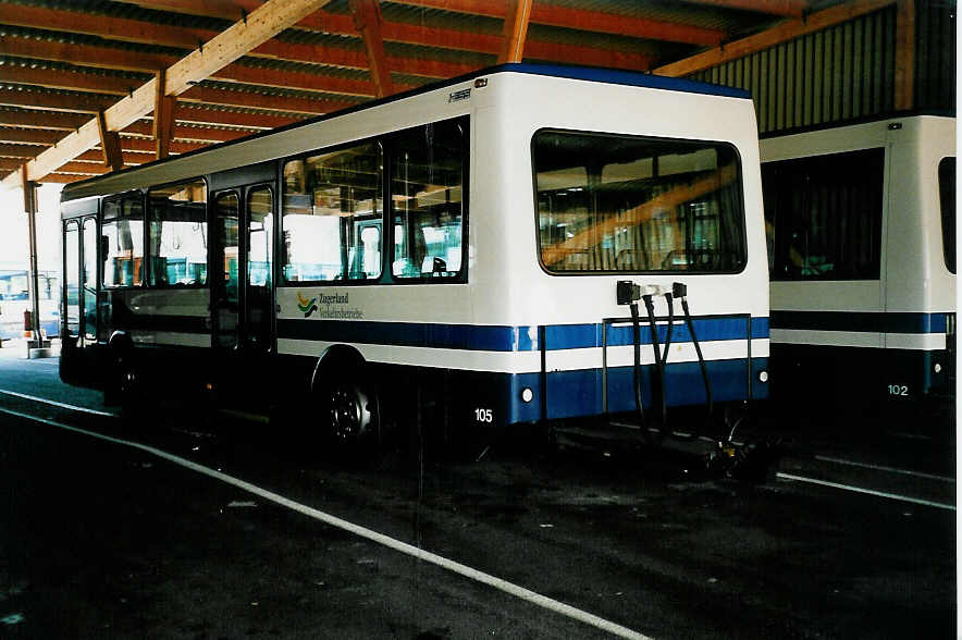 (040'035) - ZVB Zug - Nr. 105/ZG 82'545 - Lanz+Marti/Hess Personenanh�nger am 8. April 2000 in Zug, Garage
