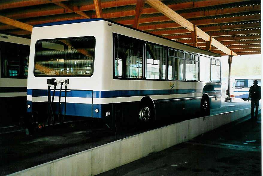 (040'036) - ZVB Zug - Nr. 102/ZG 82'542 - Lanz+Marti/Hess Personenanh�nger am 8. April 2000 in Zug, Garage