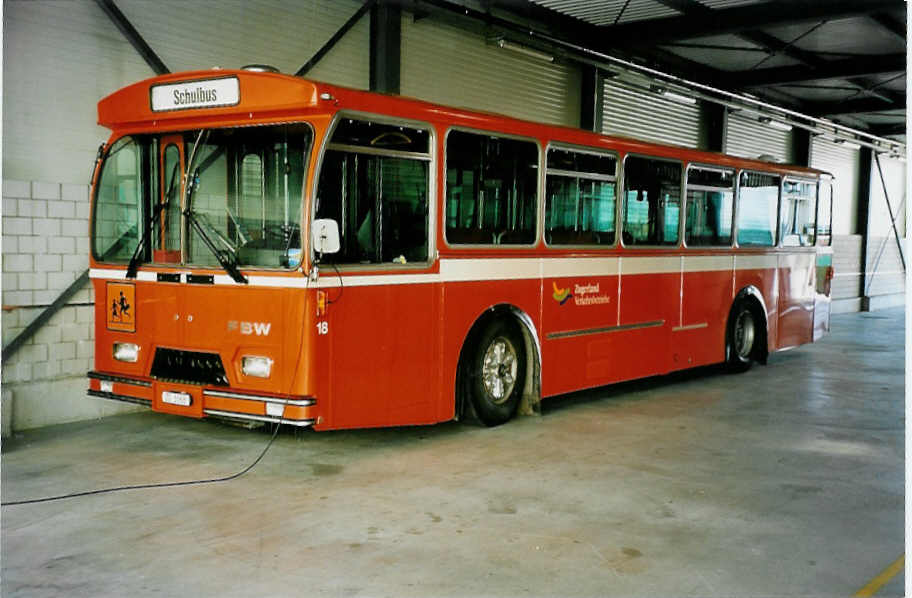 (040'203) - ZVB Zug - Nr. 18/ZG 3368 - FBW/Hess-T�scher am 8. April 2000 in Zug, Garage